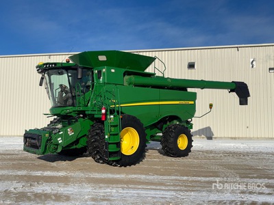 2018 John Deere S780 Combine Harvester