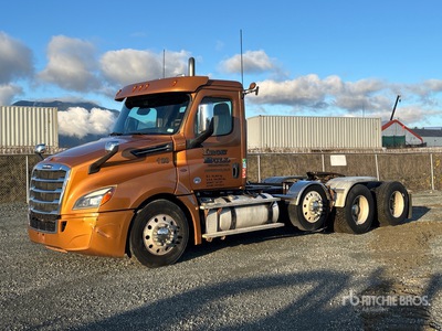 2019 Freightliner Cascadia 126 8x4 Tri/A Day Cab Truck Tractor