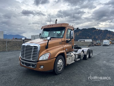 2018 Freightliner Cascadia 125 8x4 Cabeza Tractora Cabina Corta