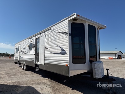 2010 Forest River Puma 42 ft T/A Remorque récréative