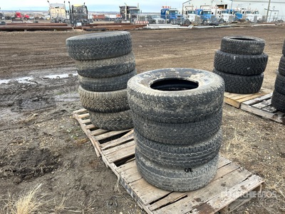 Quantity of (9) 16 in. Miscellaneous Truck Neumáticos