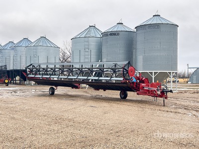 1999 Case IH 8240 36 ft Pull Type Swather Schwadleger
