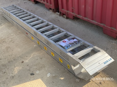 2025 Pair of Loading Ramp Divers  (Unused)