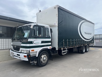 2005 Nissan UD PK265 Autocarro centinato