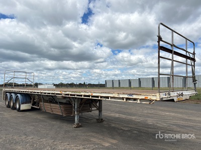 2013 CIMC Tri/A 13.6 m - 21.5 m Extendable Flatbed Trailer