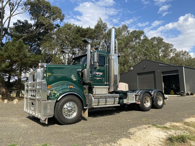 2013 Kenworth T909 6x4 Ciągnik siodłowy T/A z kabiną sypialną