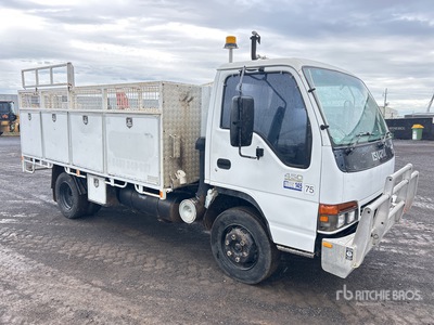2000 Isuzu NQR 450 4x2 Camion de servicios