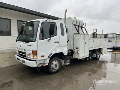 2004 Mitsubishi FK 600 4x2 Camion de servicios