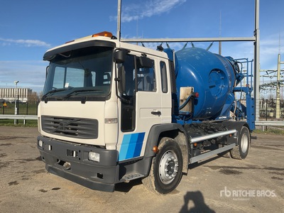 2004 Volvo FL6 4x2 Mixer Truck