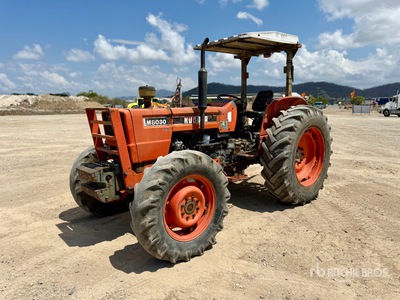Kubota M8030DT トラクター