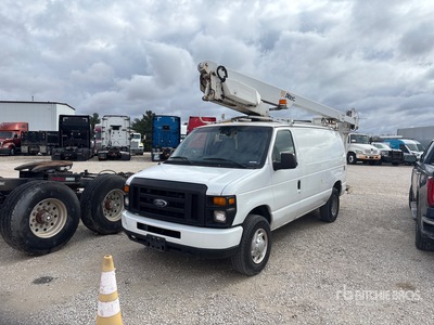 2011 Altec 20304243 30 ft on 2011 Ford E-350 4x2 Camion cesta (Inoperable)
