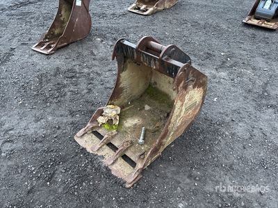 WHITES 24 in Excavator Bucket - Fits Kubota