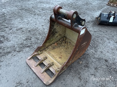 WHITES 24 in Excavator Bucket - Fits Kubota