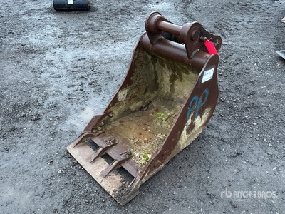 24 in Excavator Bucket - Fits Kubota