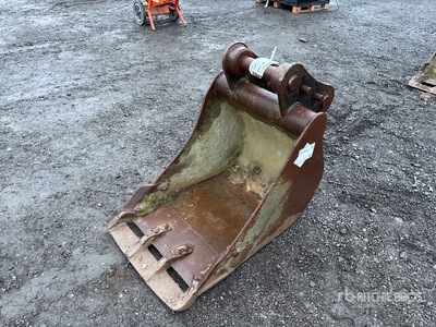24 in Excavator Bucket - Fits Kubota