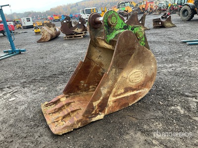Strickland 30 in Excavator Bucket