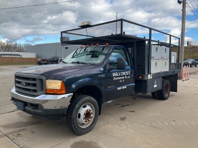 2001 Ford F-450 XL 4x2 Flatbed Truck