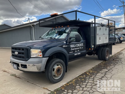 2006 Ford F-450 XL 4x2 Flatbed Truck