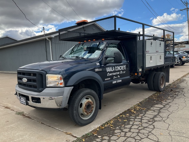 2006 Ford F-450 XL 4x2 Flatbed Truck