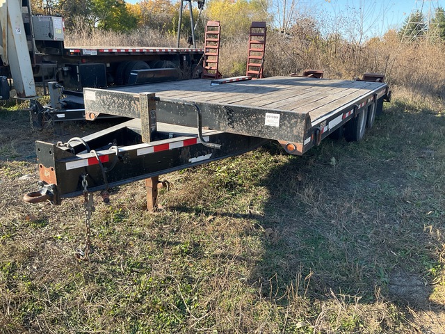 2014 Towmaster T-20 25 ft T/A Equipment Trailer