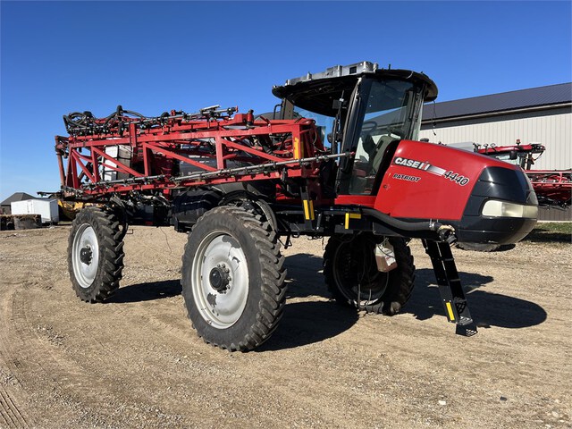 2014 Case IH 4440 Patriot Self-Propelled Sprayer