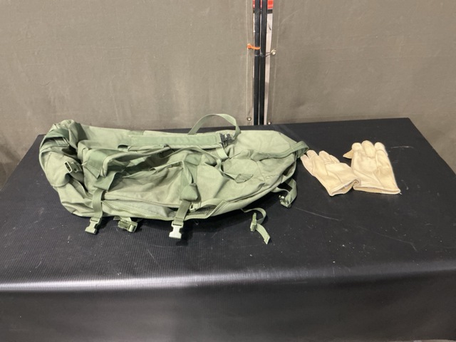 (76) Duffel Bags & (470) Pairs of Men's/Women's Gloves