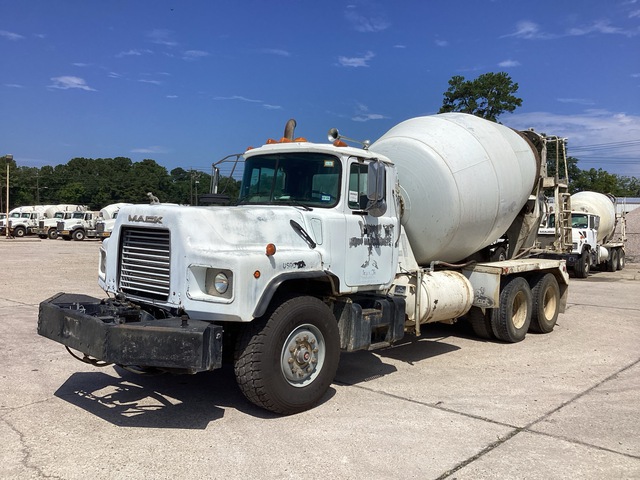 1999 Mack DM690S 6x4 Mixer Truck