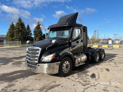 2019 Freightliner Cascadia 126 6x4 T/A Day Cab Truck Tractor