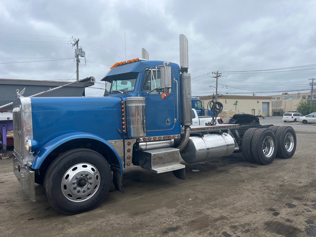2004 Peterbilt 379 6x4 T/A Day Cab Truck Tractor