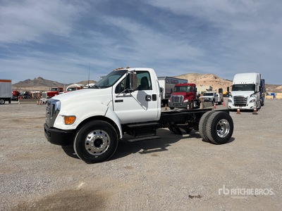 2004 Ford F-650 4x2 Cab and Chassis