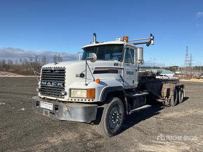 2002 Mack CL713 6x4 Roll-Off Truck