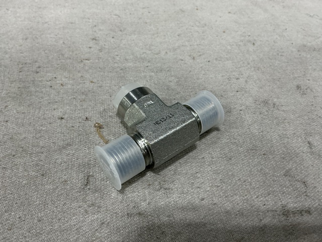 (70) SAE SAE J514 8-8-8 140427SA Pipe Tees (70) SAE SAE J514 8-8-8 140427SA Pipe Tees