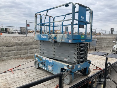 2016 Genie GS4047DC Scissor Lift