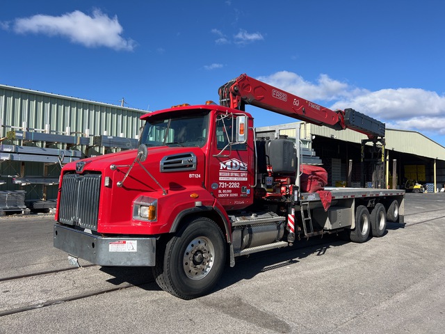 Fassi F3630SE 7250lb Articulated Boom on 2016 Western Star 4700SB 8x4 Boom Truck