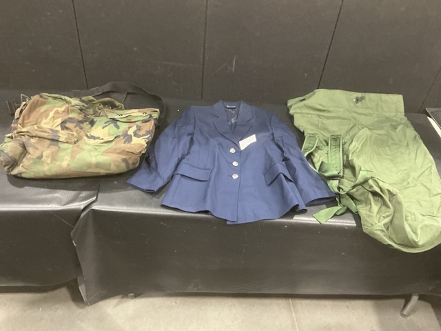 (4) Flyer&rsquo;s Helmet Bags, (19) Women&rsquo;s Coats, (122) Duffel Bags & Assorted Items