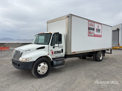 2002 International 4300 4x2 Kastenwägen