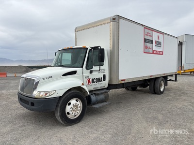 2002 International 4300 4x2 Kastenwägen