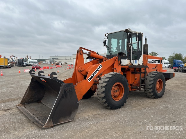 Mega Loader 1998 Daewoo Mega 250-III Wheel Loader | Ritchie Bros. Auctioneers