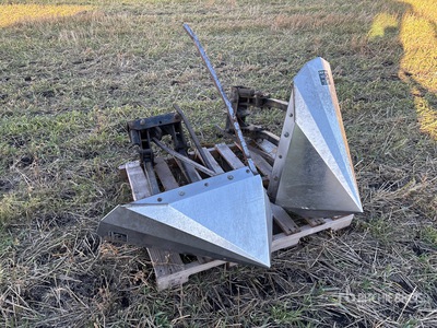 Quantity of (4) Tridekon Crop Dividers