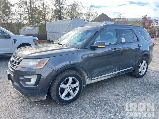 1FM5K8D8XHGD33240 Ford Explorer Photo 1