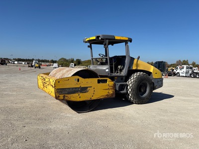 Dynapac CA2500D Walzenzug mit Glattmantelbandage