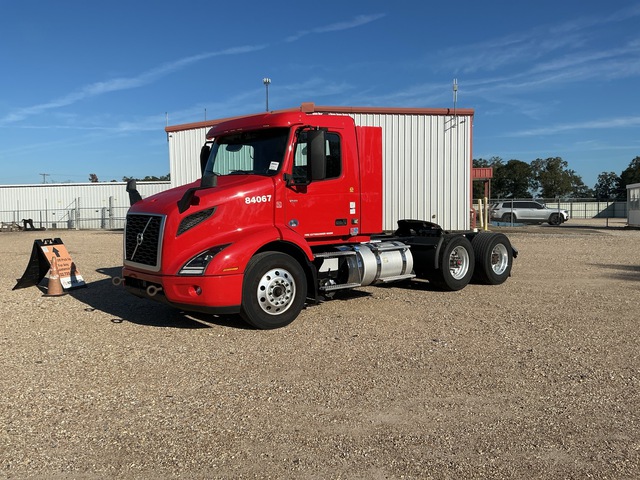 2021 Volvo VNR 6x2 T/A Day Cab Truck Tractor