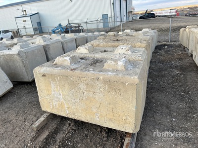 Quantity of (8) 5 ft x 2 ft 6 in Concrete Barrière