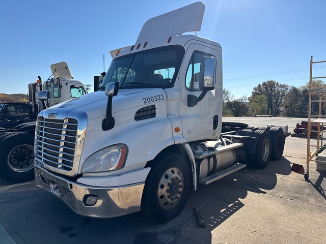 2015 Freightliner Cascadia 113 6x4 T/A Day Cab Truck Tractor (Inoperable)