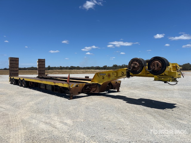 2012 Drake 4 Rows of 8 Hydraulic Widening Low Loader | Ritchie Bros ...