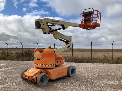 2006 JLG E400AN 2WD Electric Articulating Boom Lift