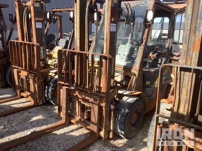 2019 Cat GP30N 6000 lb Pneumatic Tire Heftruck