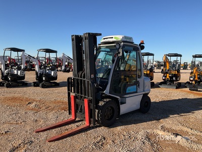 2017 UniCarriers YG1D2A30Q Forklift