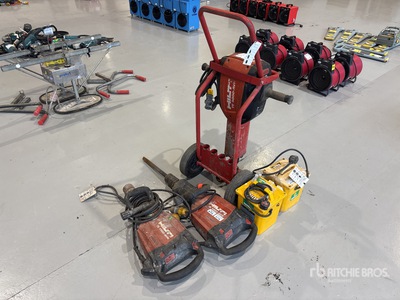 Quantity of (3) Hilti ハンドツール