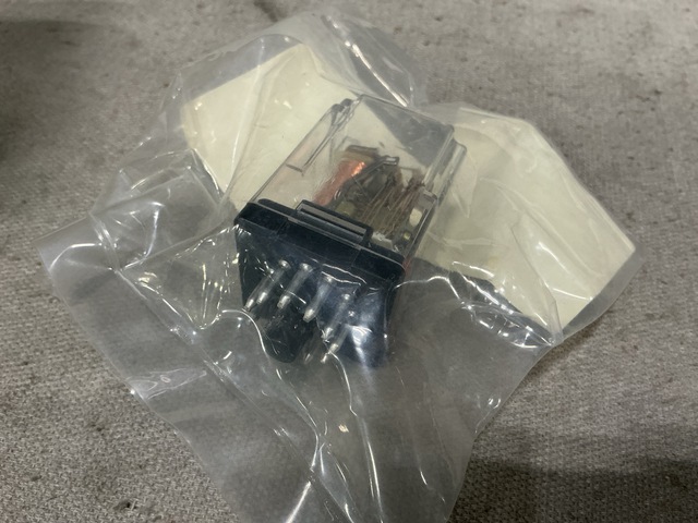 (12) Tyco Electronics R10-T2P3-V700 Relays